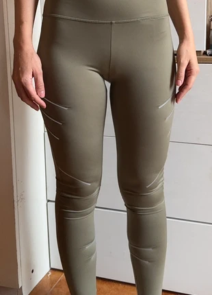 Guess leggings retails 100 €, merk: GUESS, staat: Nieuw met prijskaartje, maat: XS / 34 / 6, € 49,00, € 52,15 inclusief Kopersbescherming