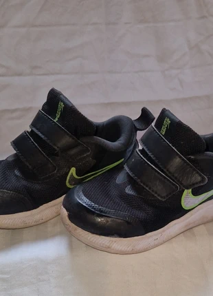 Nike Star Runner • taille 25 • noir • bon état, marca: Nike, estado: Muito bom, tamanho: 25, €5.00, €5.95 inclui Proteção do Comprador