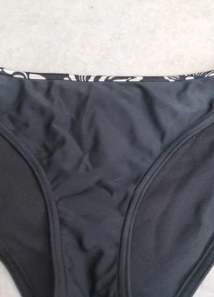 Zwart bikinibroekje, brand: Decathlon, condizioni: Ottime, taglia: L / IT 44 / EU 40, €3.00, €3.85 include la Protezione acquisti