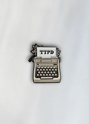 Taylor swift pin | ttpd, marque: Taylor Swift, état: Très bon état, 3,00 €, 3,85 € Protection acheteurs (Pro) incluse