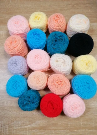 (lot no 23)300gr de fond de pelotes, brand: LAINE, condizioni: Nuovo senza cartellino, €3.50, €4.38 include la Protezione acquisti