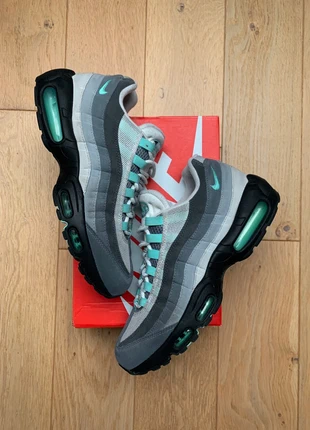Basket nike air max 95 bleu turquoise néon y2k taille 43, marque: Nike, état: Très bon état, taille: 43, 84,90 €, 89,85 € Protection acheteurs incluse
