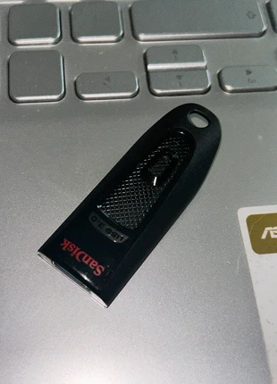 Clé usb 16gb, brand: Sandisk, condizioni: Nuovo con cartellino, €10.00, €11.20 include la Protezione acquisti