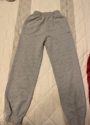 tuta grigia, merk: Pull & Bear, staat: Heel goed, maat: XS, € 4,00, € 4,90 inclusief Kopersbescherming