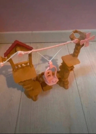 Tyrolienne sylvanian Jamais servie, marke: Sylvanian, zustand: Sehr gut, größe: 12-18 Monate / 80, 5,00 €, 5,95 € inklusive Vinted-Käuferschutz