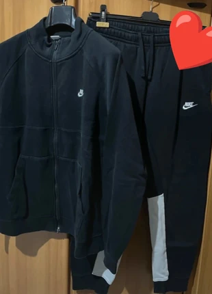 Ensemble Nike Noir très bon état, brand: Nike, condition: Very good, size: L, €59.90, €63.60 includes Buyer Protection