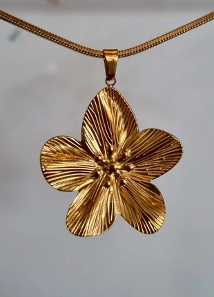 Elegante goudkleurige ketting bloem ●Stainlesssteel, staat: Heel goed, € 5,95, € 6,95 inclusief Kopersbescherming Pro