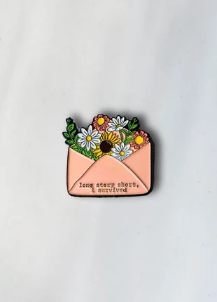 Long story short, I survived | Taylor swift pin, marque: Taylor Swift, état: Très bon état, 3,00 €, 3,85 € Protection acheteurs (Pro) incluse