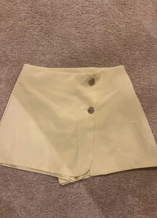 Butter yellow skort maat S., merk: Yellow, staat: Nieuw zonder prijskaartje, maat: S / 36 / 8, € 12,50, € 13,83 inclusief Kopersbescherming
