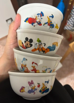 4 ciotole in ceramica - Topolino Paperino Pippo, marke: Disney, zustand: Sehr gut, 20,00 €, 21,70 € inklusive Vinted-Käuferschutz