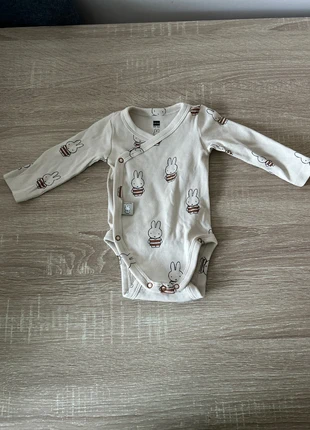 Body miffy, marque: Miffy, état: Très bon état, taille: 1-3 mois / 56 cm, 2,00 €, 2,80 € Protection acheteurs incluse