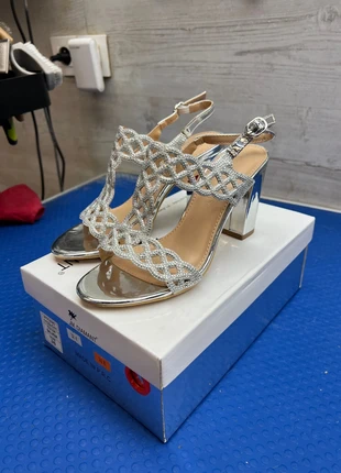 Chaussure à talon argenté neuve taille 36, brand: Diamant, condition: New with tags, size: 36, €10.00, €11.20 includes Buyer Protection