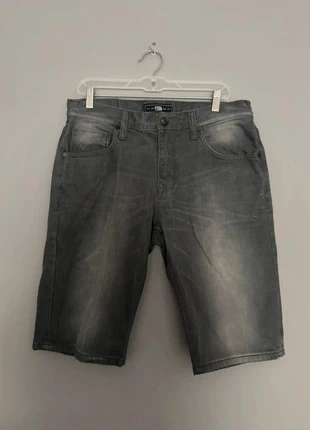 Bermudas denim gris FSBN talla L, marca: FSBN, estado: Muito bom, tamanho: L, €15.00, €16.45 inclui Proteção do Comprador