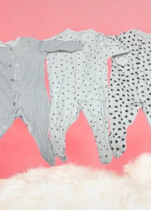 Pack 3 pijamas bebé recién nacido, marque: Primark, état: Très bon état, taille: Jusqu'à 1 mois / 50 cm, 4,00 €, 4,90 € Protection acheteurs incluse