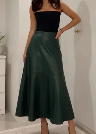 Jupe longue évasée en simili cuir vert foncé, taille haute élégante. taille M, marca: Vintage Chic, estado: Muito bom, tamanho: M / 38 / 10, €62.90, €66.75 inclui Proteção do Comprador