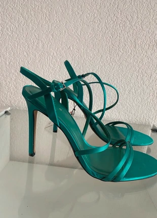 Sandales à talon Zara neufs, marque: Zara, état: Neuf avec étiquette, taille: 39, 39,00 €, 41,65 € Protection acheteurs incluse