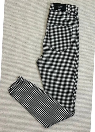 Pantalon Stradivarius Super High Waist à carreaux noir et blanc – Taille 36 🇫🇷, merk: Stradivarius, staat: Heel goed, maat: S / 36 / 8, € 13,99, € 15,39 inclusief Kopersbescherming