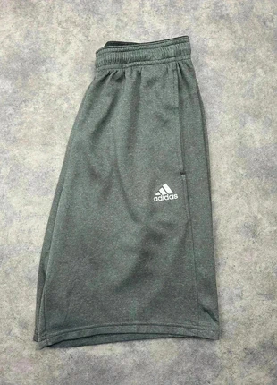 Short Adidas | Taille S | Couleur Gris, brand: adidas, condizioni: Ottime, taglia: S, €8.00, €9.10 include la Protezione acquisti Pro