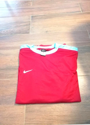 T-Shirt Nike Dri-Fit manche longue bordeaux et bleu taille XL, marque: Nike, état: Neuf sans étiquette, taille: XL, 11,90 €, 13,20 € Protection acheteurs incluse