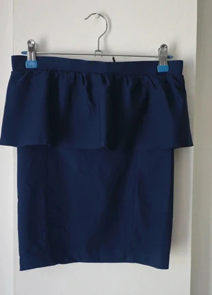 Falda azul marino con volante en la cintura – estilo elegante y moderno, ideal oficina o salir, marque: Stradivarius, état: Très bon état, taille: S / 36 / 8, 7,00 €, 8,05 € Protection acheteurs incluse