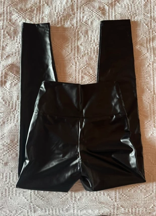 Pantalones pitillo de cuero, état: Très bon état, taille: M / 38 / 10, 2,00 €, 2,80 € Protection acheteurs incluse