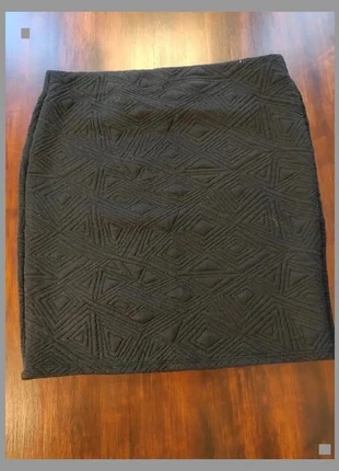 Jupe courte noire texturée de la marque Promod – Boutique Française, taille estimée 36/38, marke: Promod, zustand: Sehr gut, größe: M / 38 / 10, 7,00 €, 8,05 € beinhaltet Vinted-Käuferschutz Pro