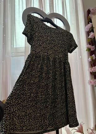 Black cute dress with flower pattern Pull&Bear, merk: Pull & Bear, staat: Heel goed, maat: S / 36 / 8, € 4,00, € 4,90 inclusief Kopersbescherming