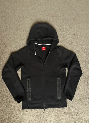 gilet nike tech noir, marque: Nike, état: Très bon état, taille: XS, 70,00 €, 74,20 € Protection acheteurs incluse