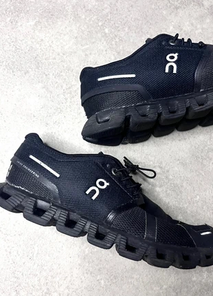 Baskets On Running noires • Cloud • 37.5 • confort ultra léger, marque: On, état: Très bon état, taille: 37.5, 59,00 €, 62,65 € Protection acheteurs incluse