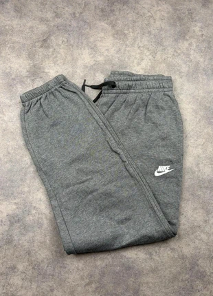 Jogging Nike | Taille S | Couleur Gris B1, marque: Nike, état: Très bon état, taille: S, 20,00 €, 21,70 € Protection acheteurs (Pro) incluse