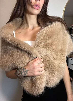Châle écharpe fausse fourrure beige chic élégante vintage, marque: Vintage, état: Très bon état, taille: Taille unique, 14,00 €, 15,40 € Protection acheteurs incluse