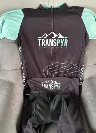 Wieler set, merk: Set, staat: Heel goed, maat: L, € 20,00, € 21,70 inclusief Kopersbescherming