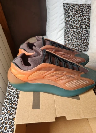 Yeezy 700 V3 adidas neuve 👟, marke: adidas, zustand: Neu, mit Etikett, größe: 44, 170,00 €, 179,20 € inklusive Vinted-Käuferschutz
