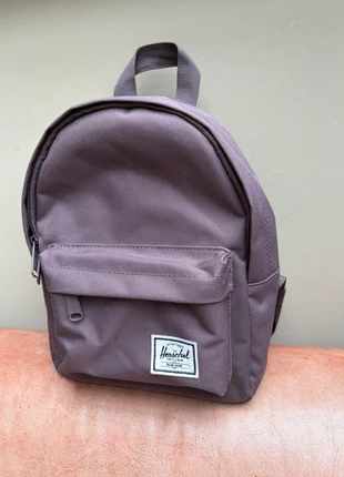 Super leuk mooi Herschel rugtasje paars, merk: Herschel, staat: Heel goed, € 15,00, € 16,45 inclusief Kopersbescherming