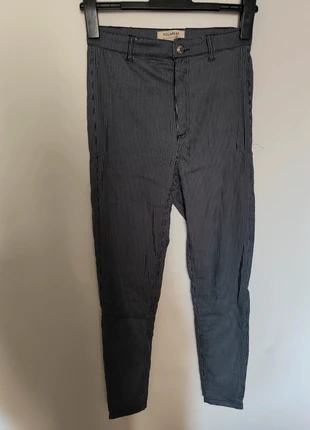 Pantalon rayé bleu marine – Pull&Bear - S, marke: Pull & Bear, zustand: Gut, größe: S / 36 / 8, 5,00 €, 5,95 € inklusive Vinted-Käuferschutz