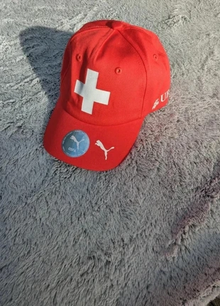 Casquette Puma rouge Équipe nationale Suisse football, taille unique, merk: Puma, staat: Nieuw met prijskaartje, maat: Universele maat, € 16,00, € 17,50 inclusief Kopersbescherming