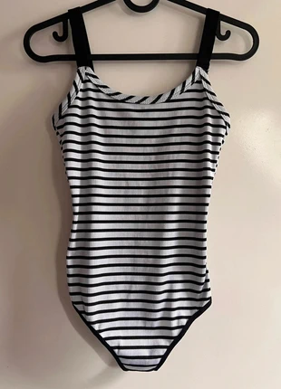 Zwart-wit gestreepte body, merk: pacifika, staat: Heel goed, maat: XS / 34 / 6, € 2,50, € 3,33 inclusief Kopersbescherming