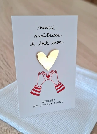 Pin's Merci Maîtresse 🤶, marque: Atelier, état: Très bon état, 11,90 €, 13,20 € Protection acheteurs (Pro) incluse