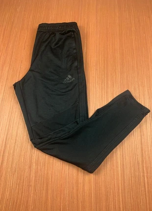 Jogging noir Adidas logo brodé coupe slim zip chevilles taille M bon état général, marque: adidas, état: Bon état, taille: M, 14,99 €, 16,44 € Protection acheteurs incluse