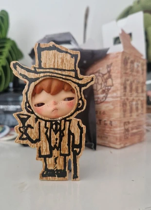 Hirono Shelter Poet Figure, merk: POPMART, staat: Nieuw met prijskaartje, € 12,25, € 13,56 inclusief Kopersbescherming