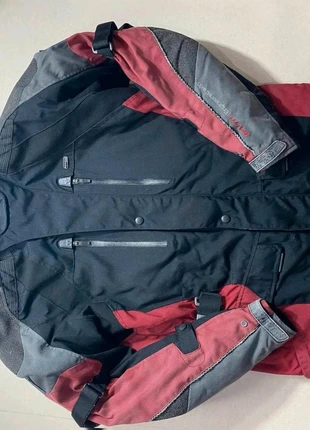 Veste Moto Rev'it Noir Rouge Gris Taille 50 Bon état, marke: REV'IT!, zustand: Sehr gut, größe: M, 82,50 €, 87,33 € inklusive Vinted-Käuferschutz