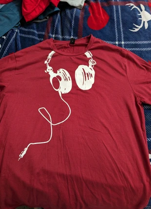 Headphone tshirt red size large, brand: Shein, condition: Good, size: L, £1.00, £1.75 includes Buyer Protection