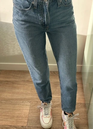 Mom jeans Levis 80’s mom jean W25/L28 (XS/34), merk: Levi's, staat: Heel goed, maat: XS / 34 / 6, € 27,50, € 29,58 inclusief Kopersbescherming