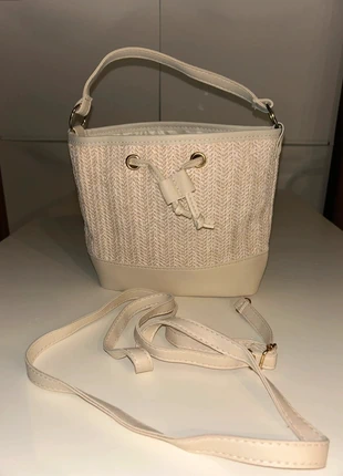 Sac à seau neuf crème tressé – look été chic, estado: Novo com etiquetas, €10.00, €11.20 inclui Proteção do Comprador