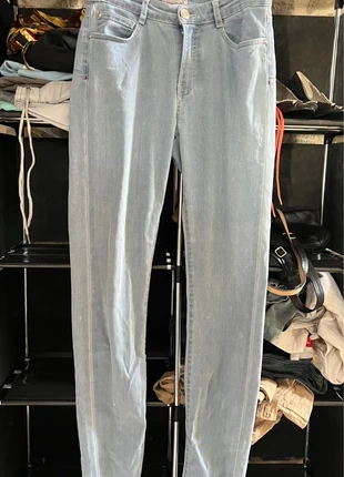 Jean droit bleu clair signé maison 123 taille 36 (coton/polyester), marke: Maison 123, zustand: Sehr gut, größe: S / 36 / 8, 10,00 €, 11,20 € inklusive Vinted-Käuferschutz