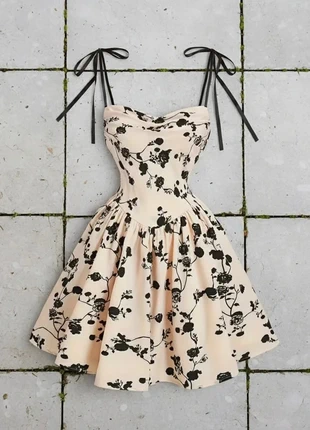 Robe trapèze florale noire et blanche sans manches à nouer dans le dos – Taille M, merk: GARDEN, staat: Heel goed, maat: M / 38 / 10, € 44,90, € 47,85 inclusief Kopersbescherming