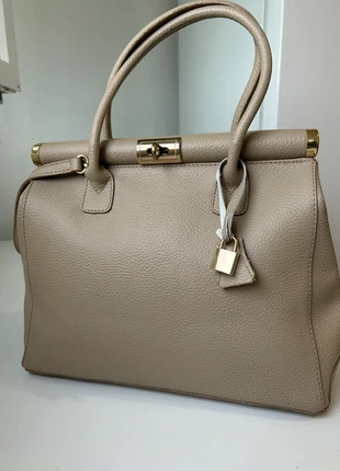 Sac à main chic en cuir beige Genuine Leather, brand: The Genuine Leather, condizioni: Ottime, €28.00, €30.10 include la Protezione acquisti