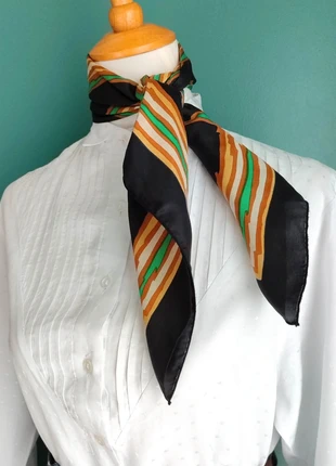 Foulard vintage carré, brand: Vintage, condition: Very good, €6.00, €7.00 includes Buyer Protection Pro