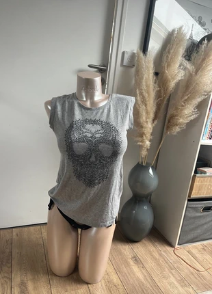 T-shirt Morgan tête de mort XS, marque: Morgan, état: Très bon état, taille: XS / 34 / 6, 4,00 €, 4,90 € Protection acheteurs incluse