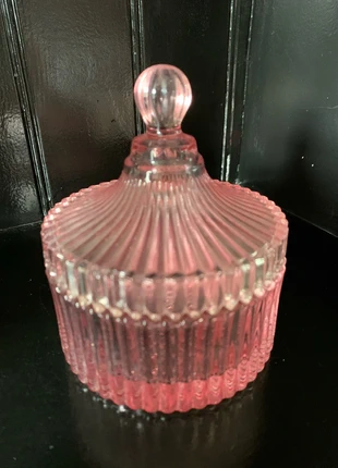 Mooi roze glazen sieraden potje met deksel, merk: CM, staat: Heel goed, € 7,00, € 8,05 inclusief Kopersbescherming